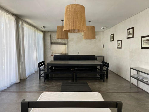 Espectacular Casa En Alquiler. Zona Exclusiva Mtz