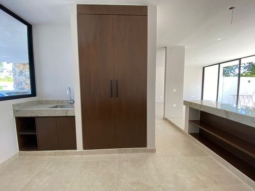 Casa En Venta De 3 Recamaras Con Cuarto De Servicio Ubicada En Montes De Ame.