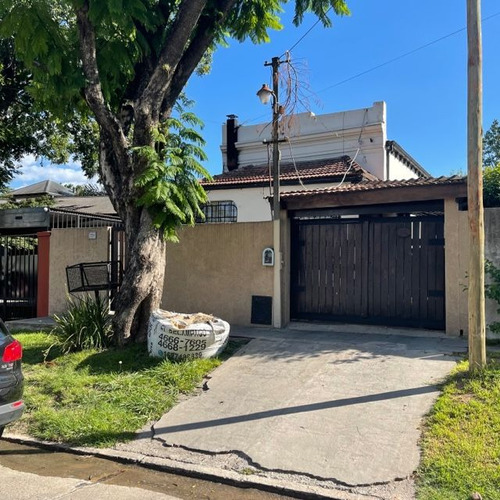 Casa En Venta De 3 Dormitorios C/ Cochera En San Miguel