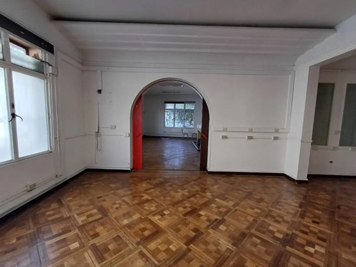 Gran Casona En Céntrica Plaza Parque Italia - Uso Comercial