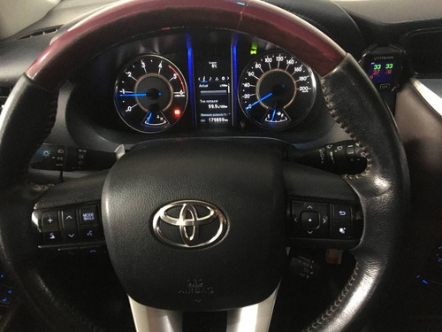Imagen 4 de 12 de Toyota 2017 Hilux Sw4 Tdi Sr 5as Mt L/16