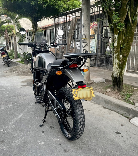 Himalayan 411 Modelo 2022 Se Encuentra Al Día