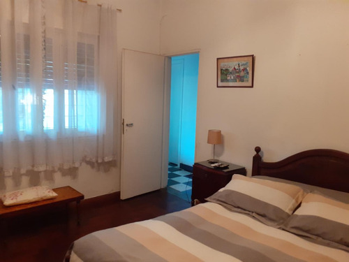 Casa Con Parque Y Pileta En Zona Urbana