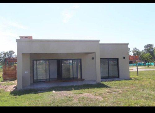Casa En Venta O Alquiler - Santa Elena - Pilar Del Este