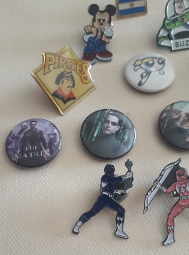 Pins Metalicos Y Plasticos Variados Lote De 13 (Usado)