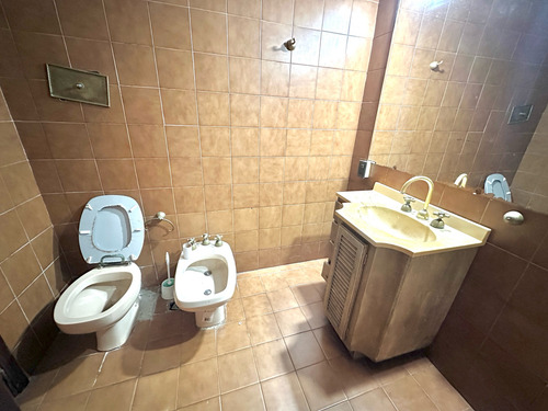 Casa Con Local En Venta De 5 Ambientes En Quilmes Oeste