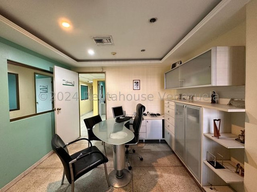 Cf Hermoso Edificio Con Excelente Distribución Con Mobiliario De Oficina A La Venta En El Limón!! Listing 25-14707