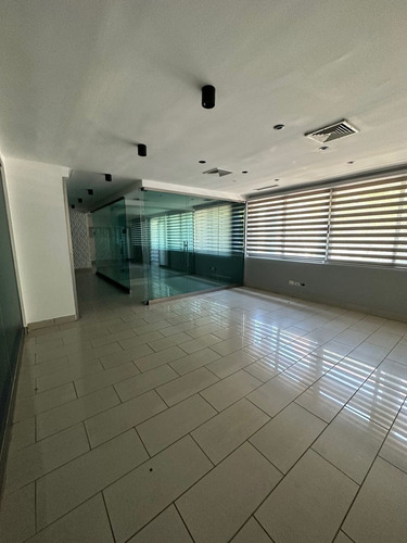 Edificio Oficinas Alquiler Piantini, Santo Domingo