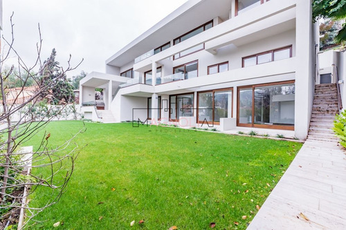 Casa En Venta De 5 Dorm. En Lo Barnechea