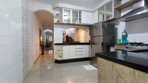 Sobrado À Venda | 3 Quartos | Suíte Com Hidro | Financiamento Disponível!