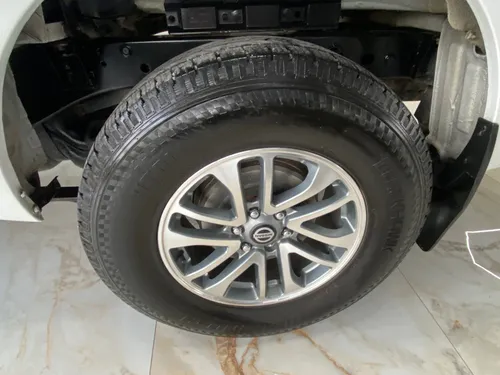 Nissan NP300 2.5 Doble Cabina S Aa Pack Seg Mt