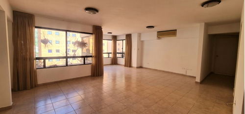 Tibisay Rojas Vende Apartamento En Residencias Zafiro Palace. Urb. El Parral    Cod. 221109