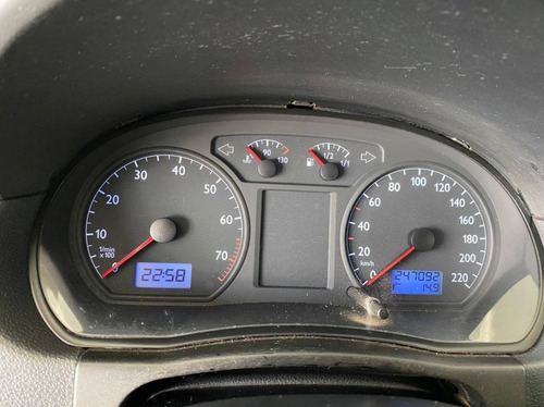 Imagem 7 de 10 de Volkswagen Polo Sedan 1.6 Mi 8v Flex 4p Manual