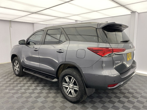 Toyota Fortuner 2.7