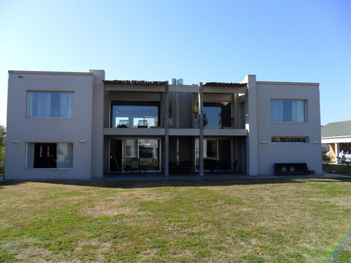 Imagen 12 de 30 de Excelente Casa En El Barrio Caletas, Con Amarra Propia. Moderna Y Muy Luminosa. Excelentes Materiales De Construcción.lindos Detalles De Conbinacion De Materiales.