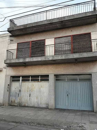 En Venta En Martin Coronado Excelente Propiedad En Dos Plantas 2 Casas Juntas Con Garage Para Varios Autos Y Amplio Lote De Terreno F: 8754