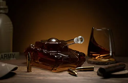 Decantador De Whiskey En Forma De Tanque Del Ejército - Rega
