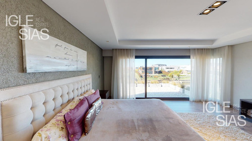 Casa En Venta Al Río 3 Dormitorios En El Yacht, Nordelta