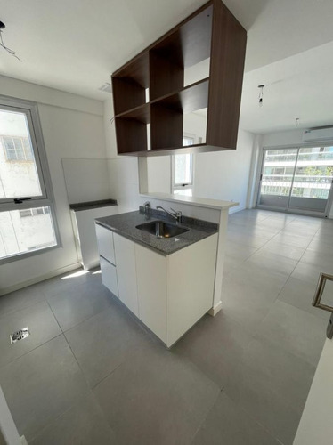 Imagen 5 de 9 de Departamento En Venta De 2 Ambientes Con Cochera Lomas De Zamora