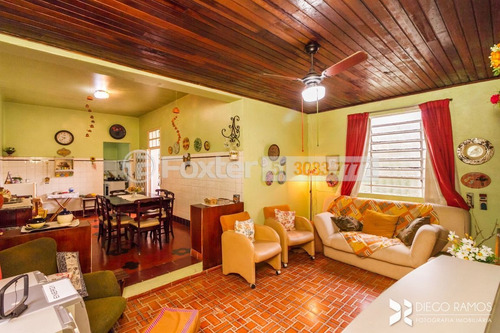 Casa, 6 Dormitórios, 236.67 M², Teresópolis - 204090