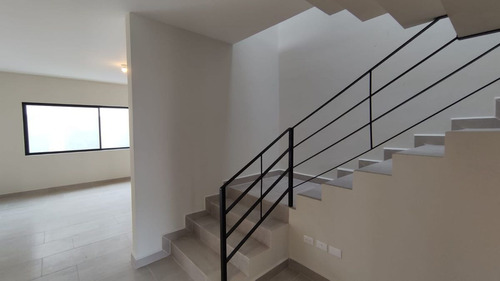 Imagen 3 de 23 de Casa De 3 Habs Cada Una Con Baño, Los Encinos