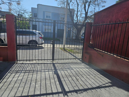 Venta Amplio Local Con 333 M² En La Blanqueada Excelente Ubicación