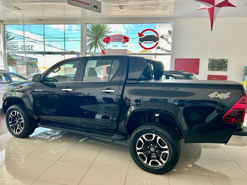 Toyota Hilux 2.8 D-4D TURBO DIESEL CD SRX PLUS 4X4 AUTOMÁTICO