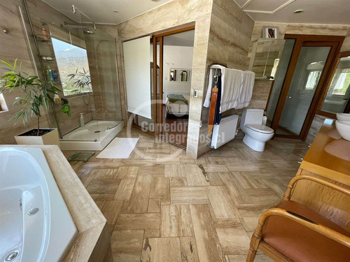 Linda Casa En Venta De 5 D En Cond. Refugios Del Arrayán