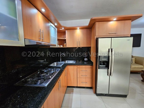 Amplio Apartamento Amoblado En Venta, Urb. Los Caobos, Maracay, Planta Electrica Y Pozo, 25-15272 Mv