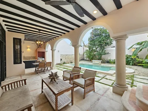 ¡a Un Paso De Paseo De Montejo! Casa Remodelada En Venta En El Centro De Mérida