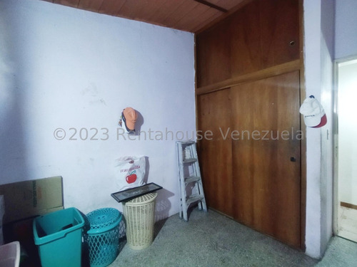 Amplia Casa En Venta Con Anexo Servicio De Internet Excelente Precio Los Samanes Maracay Estef 23-21298