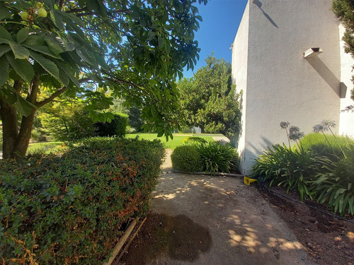 Casa En Arriendo De 4 Dorm. En Colina