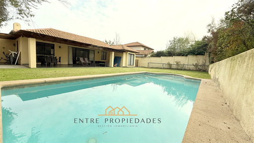 Casa En Venta De 4 Dorm. En Colina