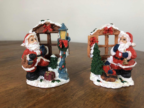 2 Miniaturas Papai Noel Na Janela Em Resina 6cm