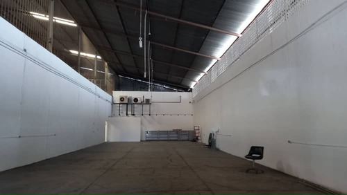 Imagen 4 de 5 de Excelente Galpon De 1.040 Mts2 Jc