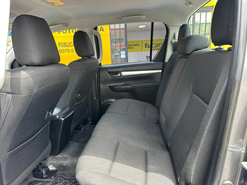 Toyota Hilux 4x4 2400cc Mt Aa