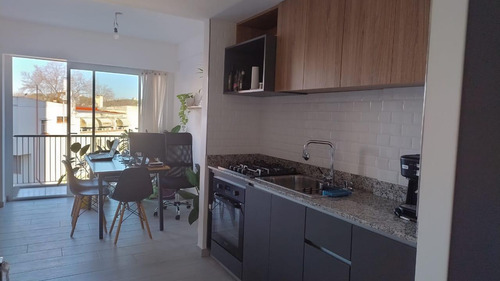 Departamento En Venta De 2 Ambientes En Olivos Con Cochera Y Balcón