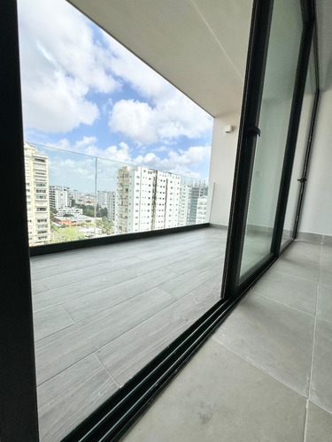 Apartamento En Torre Moderna En El Exclusivo Sector De Piant