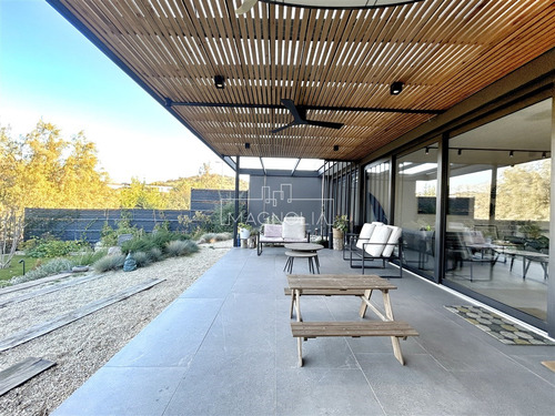 Casa En Arriendo De 4 Dorm. En Lo Barnechea