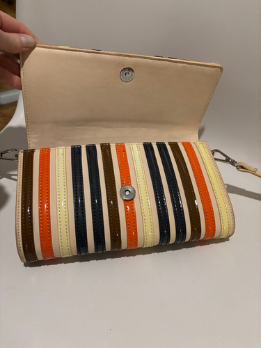 Sobre Clutch Bandolera Mishka Color Nude Rayada Nude Rayas Níquel Nude (Usado)