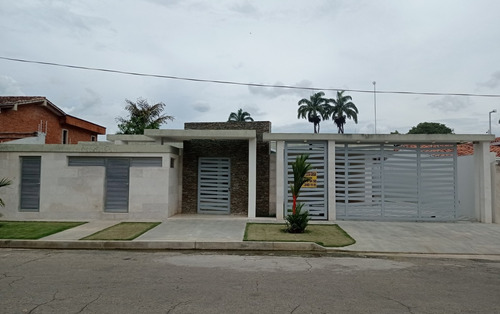 Casa Moderna En Guaparo En Venta. - 1280 Inmobiliaria Maggi