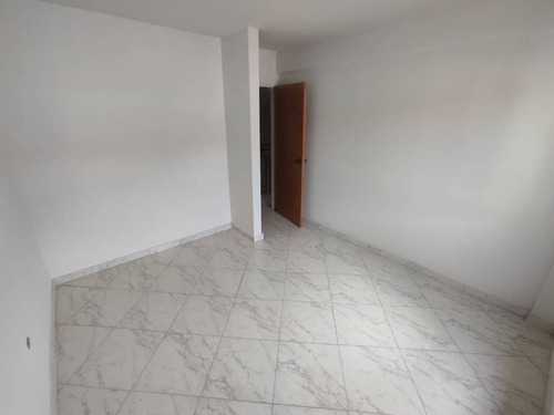 Imagen 5 de 12 de Townhouse De 3 Niveles En San Diego, Obra Blanca En Res. Aves Del Paraíso. LG