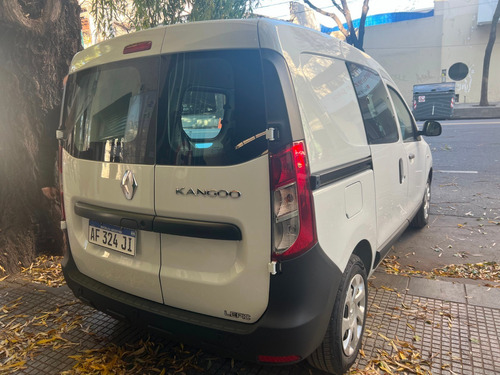 Imagen 7 de 10 de Alquilamos Renault Kangoo Y Logan Semana Minimo Solo Empresa