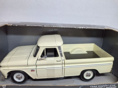 Motor Max 1966 Chevy C10 Fleetside Pickup American Legends Beige (Usado)