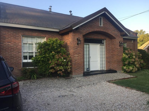 Casa En Venta En 27/422 Y 426 Villa Elisa - Alberto Dacal Propiedades