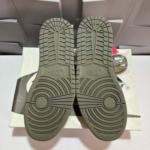 Air Jordan 1 Low Travis Scott Olive 41 (Usado)