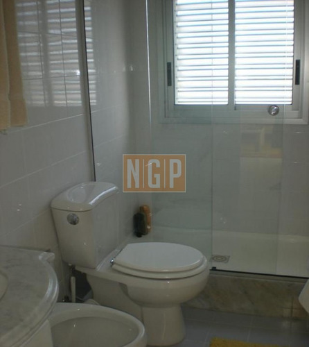 Apartamento En Mansa, 2 Dormitorios - Ref: 1637