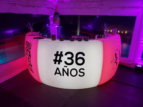 Imagen 2 de 10 de Alquiler De Barra De Tragos Led, Living, Pista Led, Sillones