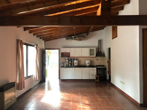 Hermosa Casa Con Pileta En Plátanos