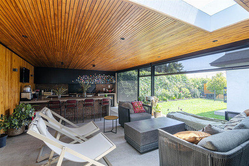 Casa En Venta De 5 Dorm En Suit. En Lo Barnechea!!